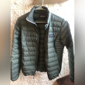 Green Medium Patagonia Padding (accurate color in pic)
